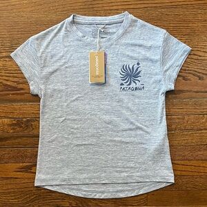 Patagonia NWT Girls Blue Grqphic Print Capilene Cool Daily Gray T-Shirt 5-6
